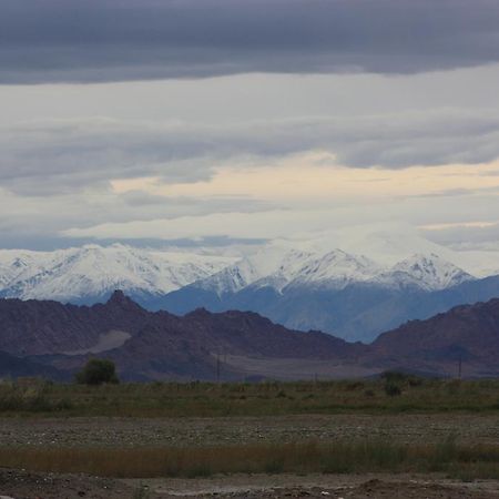 Golden Gobi Hostel & Tours Уланбатар Екстериор снимка