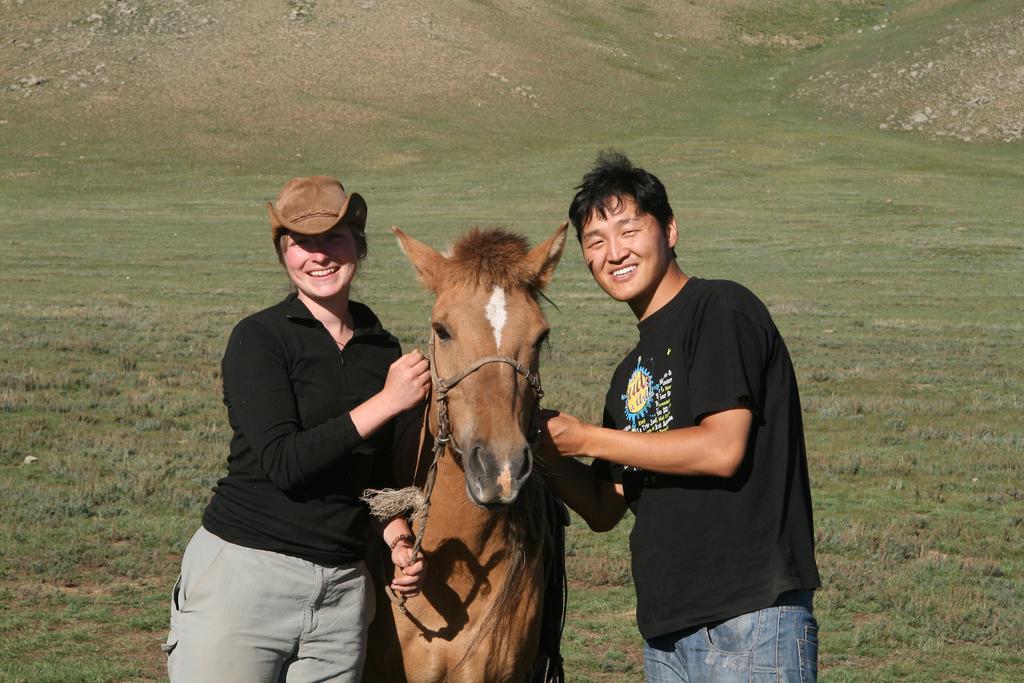 Golden Gobi Hostel & Tours Уланбатар Екстериор снимка