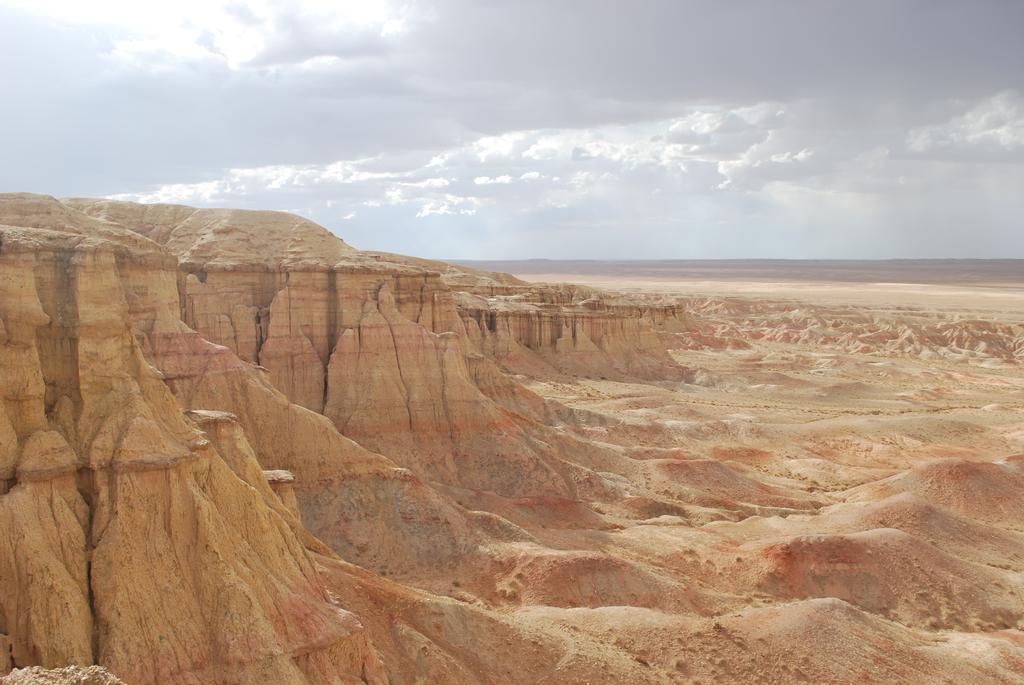 Golden Gobi Hostel & Tours Уланбатар Екстериор снимка