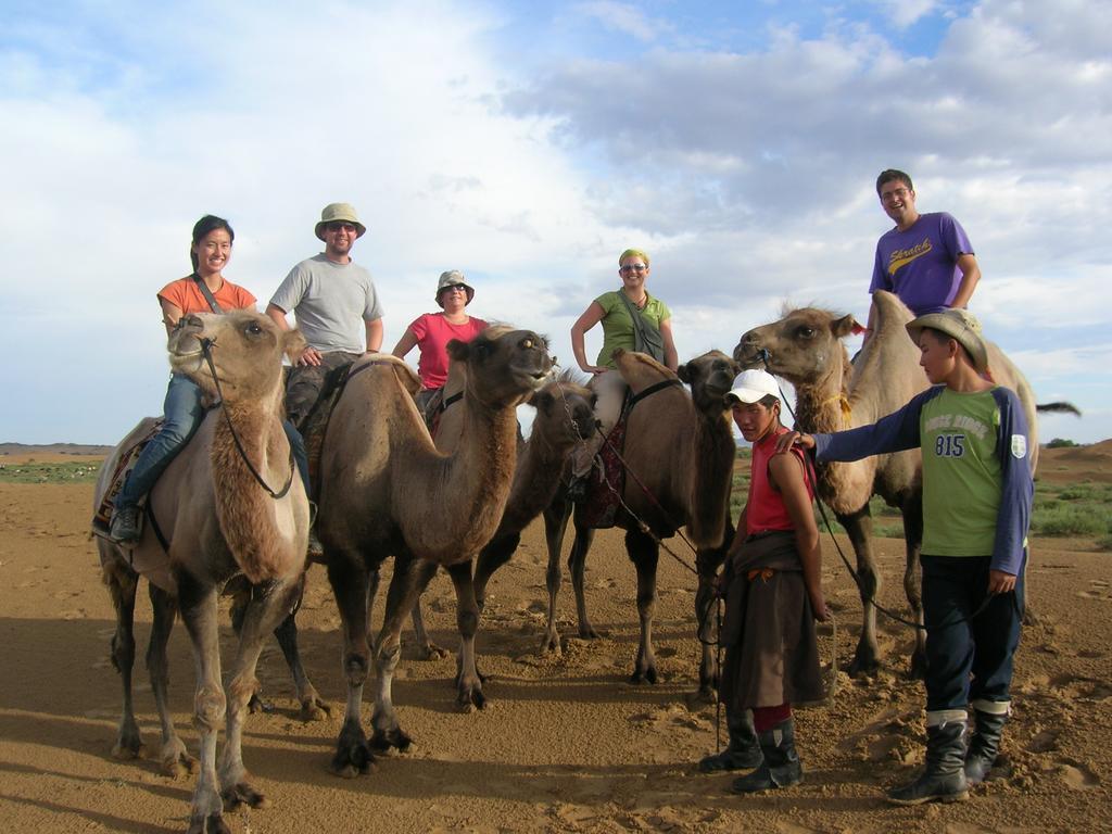 Golden Gobi Hostel & Tours Уланбатар Екстериор снимка