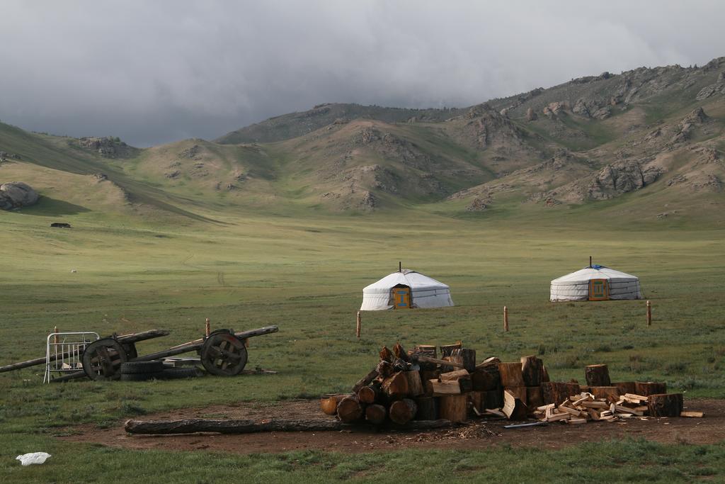 Golden Gobi Hostel & Tours Уланбатар Екстериор снимка