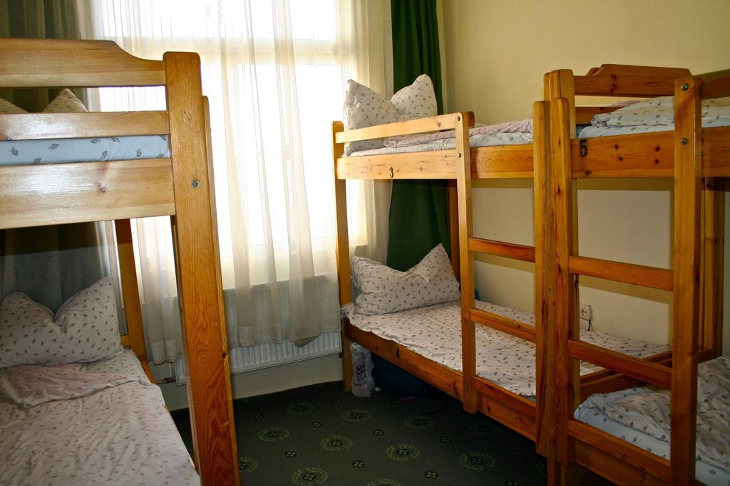 Golden Gobi Hostel & Tours Уланбатар Стая снимка