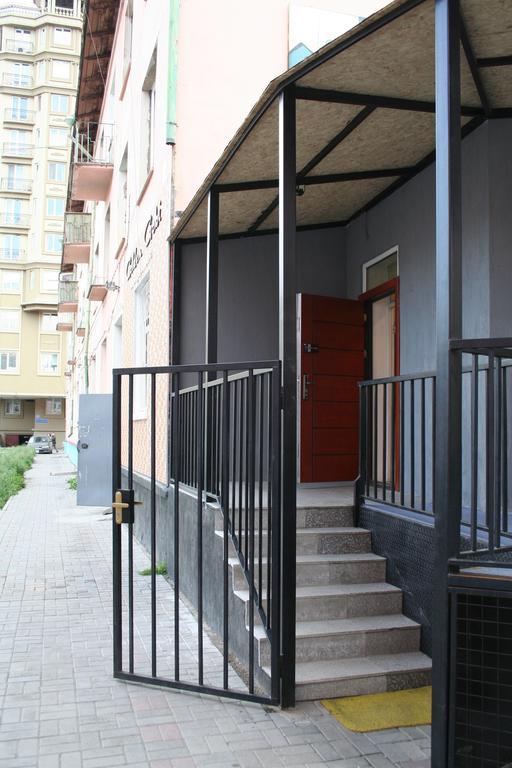 Golden Gobi Hostel & Tours Уланбатар Екстериор снимка